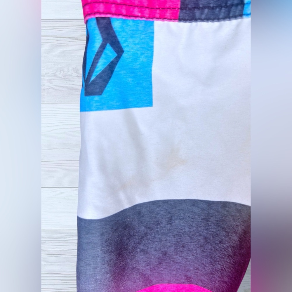VOLCOM Men’s Vintage 90’s Colorblock Geometric Polly Pack Hybrid Shorts - Picture 7 of 11